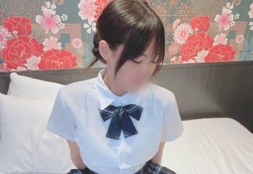 FC2 PPV 4772529 。**sjzspyxxs  おじさんに群がられ。人生初の大量顔射と大量中出し。