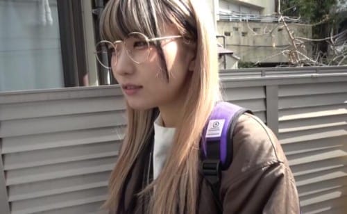 FC2 PPV 4813103 ＜素人*個撮＞カワイイ見た目のオタク女子！**sjzspyxxs  AVに興味があるようで一緒にラブホIN、からの生ハメ生中出し！！