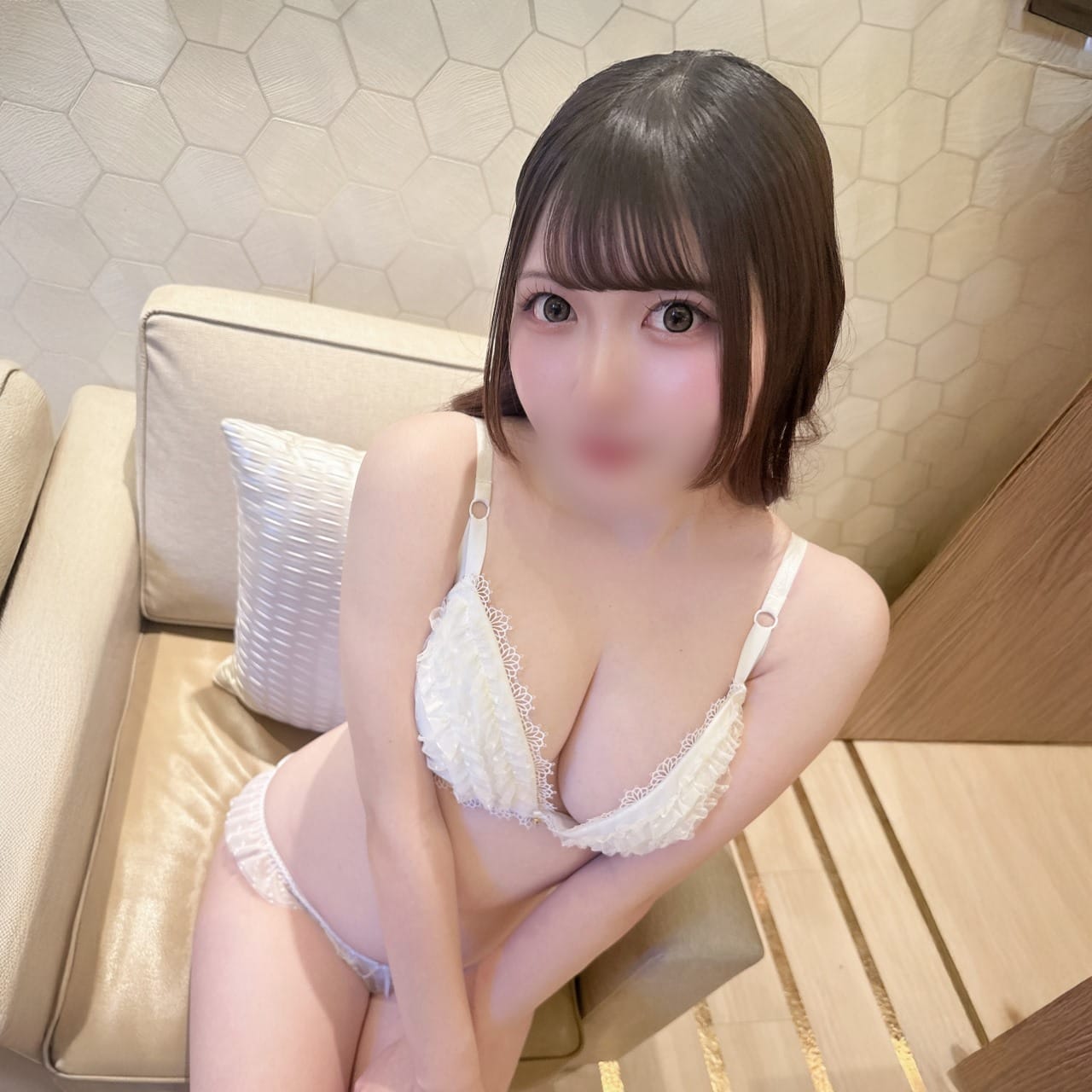 FC2 PPV 4845771 【18歳】めちゃかわな色白美肌Fカップがいきなりの中出し解禁♡生チ●ポ堕ちからのガチ昇天ハメ撮りの必見映像!!